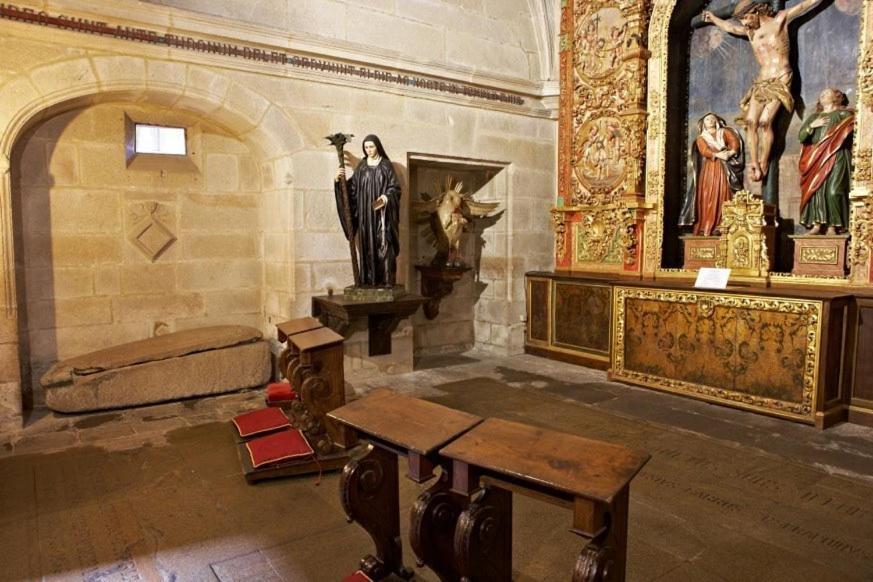 Отель Hospederia Monasterio De Пойо Экстерьер фото