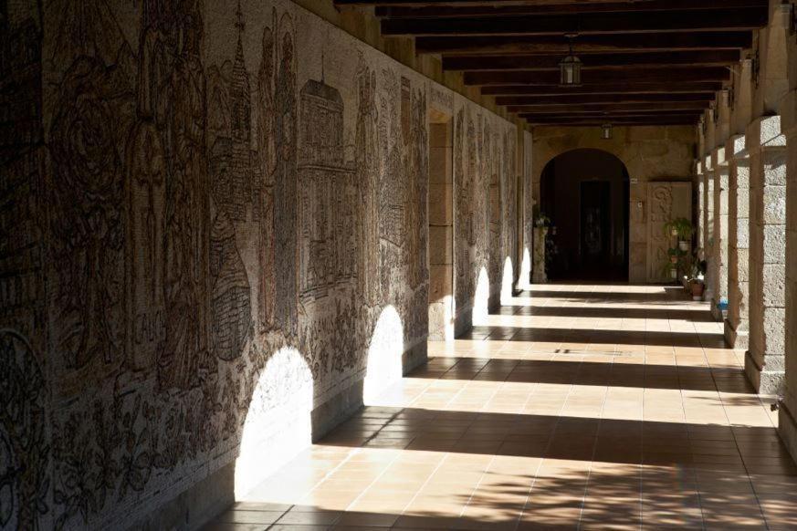 Отель Hospederia Monasterio De Пойо Экстерьер фото