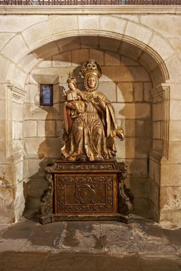 Отель Hospederia Monasterio De Пойо Экстерьер фото